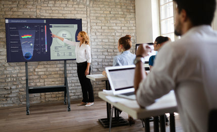 SmartMount® SR898-EUK Flachbildschirm-Wagen - 136,08 kg Belastbarkeit - 4 Rollen - 101,60 mm Rollengröße - Stahl, Acrylnit