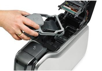 Zebra ZC300 Secretária Dye Sublimation/Thermal Transfer Printer - Cor - Card Print - USB - 4 Segundo Mono - 18 Segundo Cor