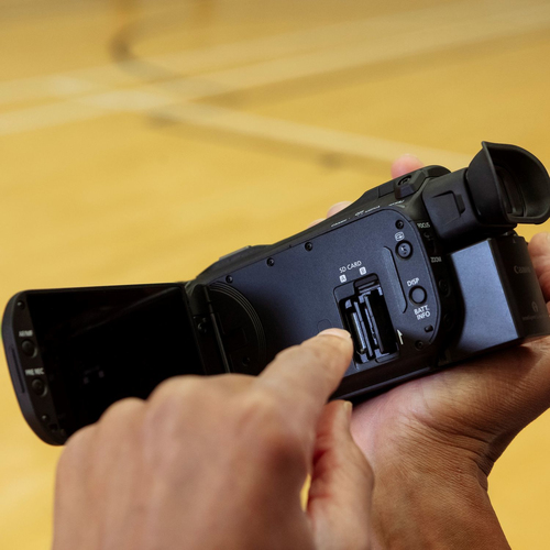 Canon LEGRIA HF G70 Digital Camcorder - 8.9 cm (3.5") LCD Touchscreen - 1/2.3" CMOS - 4K - 21.1 Megapixel Video - MP4 - 20