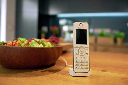 Fon C6 International. Typ: DECT-Telefon, Hörertyp: Kabelloses Mobilteil. Freisprecheinrichtung. Maximum indoor range: 40 m