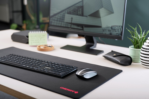 Das CHERRY DW 9100 SLIM Desktop-Set begeistert durch innovative Funktionen, herausragende Verarbeitung und extra flaches D