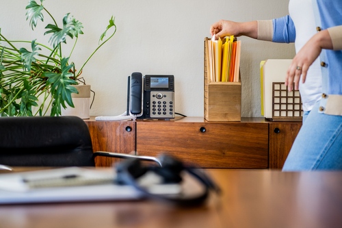 HP Poly Edge E320 IP Phone and PoE-enabled. Product type: IP Phone, Product colour: Black, Handset type: Wired handset. Li