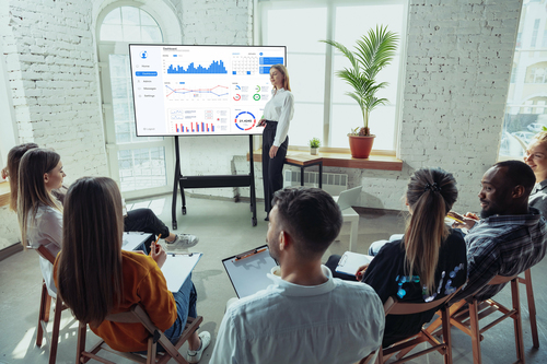 SmartMount® SR860-EUK Flachbildschirm-Wagen - 68,04 kg Belastbarkeit - 4 Rollen - 101,60 mm Rollengröße - Stahl, Acrylnitr