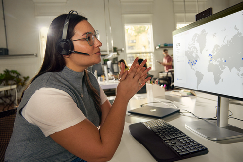 Voyager Focus 2 USB-C-C Headset +USB-C/A Adapter