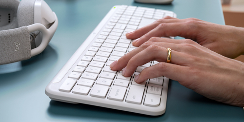 Logitech Signature Slim K950 Keyboard - Full-size - Wireless Connectivity - USB Type A Interface - Danish, Norwegian, Swed
