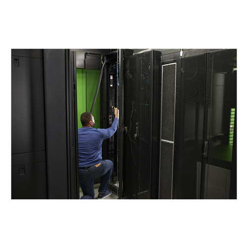 APC PDU - Switched - NEMA L6-30P - 21 x IEC 60320 C13/C15, 3 x IEC 60320 C19/C21 - 30 A - 200 V, 208 V Input - 200 V AC, 2