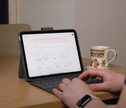 Cover tastiera Logitech Combo Touch Apple, Logitech iPad (decima generazione) Tablet - Grigio - Resistente ai graffi, Resi