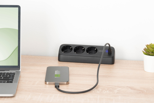 Digitus 3-fach Office-Steckdosenleiste mit 2x USB-A und 1x USB-C Anschlüssen, Schwarz. Kabellänge: 1,5 m, Unterstützte Pos