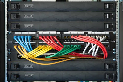 Digitus Snap-in blind cover for 482.6 mm (19") network and server enclosures. Housing material: ABS synthetics, Product co