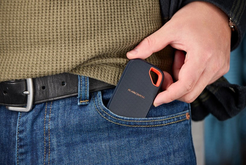 SanDisk Extreme Portable SSD (V3). Capacità SSD: 1 TB. Connettore USB: USB tipo-C, Versione USB: USB 3.2 Gen 2x2. Velocità