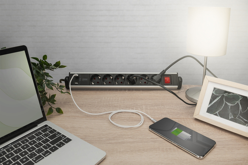 Digitus Steckdosenleiste - Winkelsteckverbinder - 6 x Wechselstrom, 3 x USB - 1,50 m Kabel - 16 A Stromstärke - 120 V AC, 