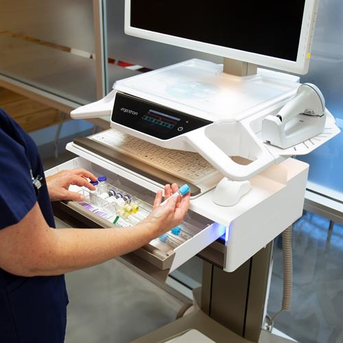 Ergotron CareFit Pro. Cor do produto: Cinzento, Branco, Tipo: Carrinho multimédia, Peso máximo (capacidade): 17 kg. Voltag