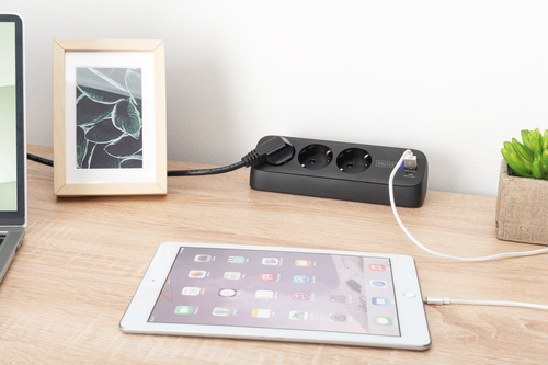 Digitus 3-fach Office-Steckdosenleiste mit 2x USB-A und 1x USB-C Anschlüssen, Schwarz. Kabellänge: 1,5 m, Unterstützte Pos