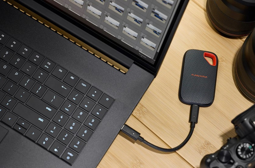 SanDisk Extreme Portable SSD (V3). Capacità SSD: 1 TB. Connettore USB: USB tipo-C, Versione USB: USB 3.2 Gen 2x2. Velocità