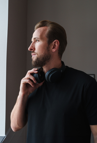 Our Pure Planet 700XHP Kabellos Auf den Ohren Stereo Headset - Schwarz - Binaural - Geschlossen - 1000 cm Reichweite - Blu