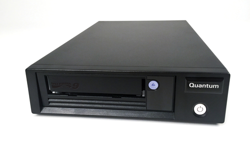 Quantum LTO-9 Bandlaufwerk - 18 TB (Nativ)/45 TB (komprimiert) - Schwarz - 12Gb/s SAS - 133,35 mm Breite - 1/2H Höhe - Int